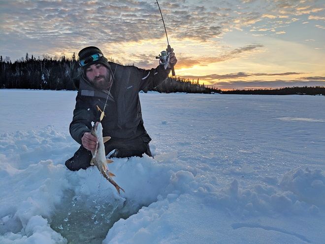 Pesca en hielo en invierno:  You can get 600 Fish Stocks for registering 